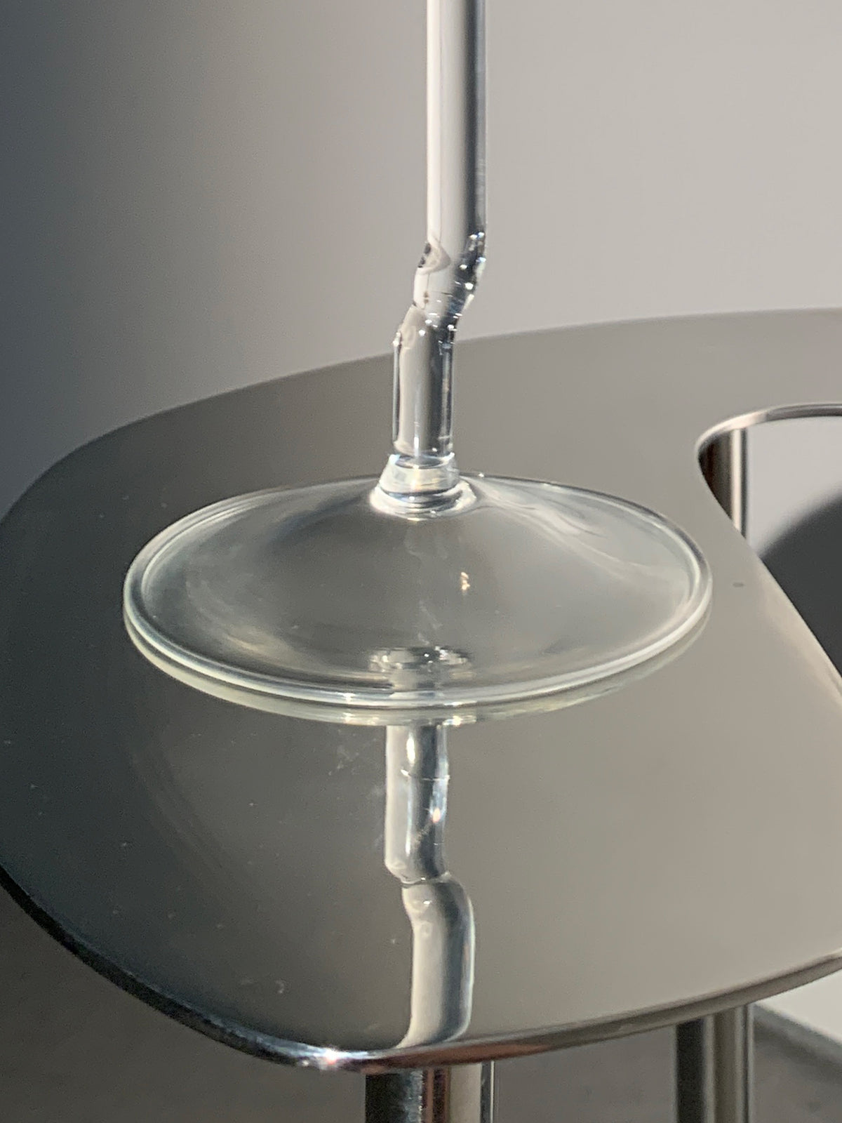 Ashtray 0002 in hand-sculpted borosilicate glass, base detail, Rain and Rivers