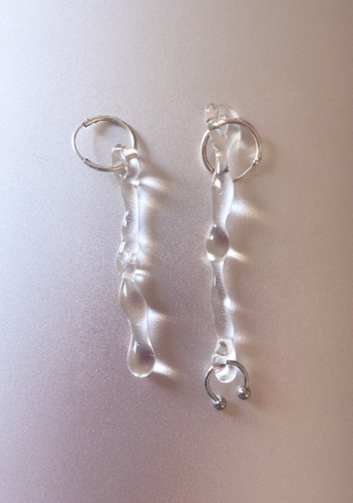 Borosilicate glass droplet earring 0004 on a stainless steel piercing
