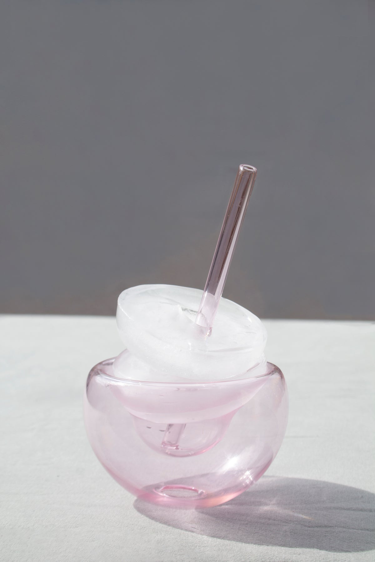 Flotar (2023), sculptural glassware homage to Lina Bo Bardi by Magdalena Hart, image 2 of 5